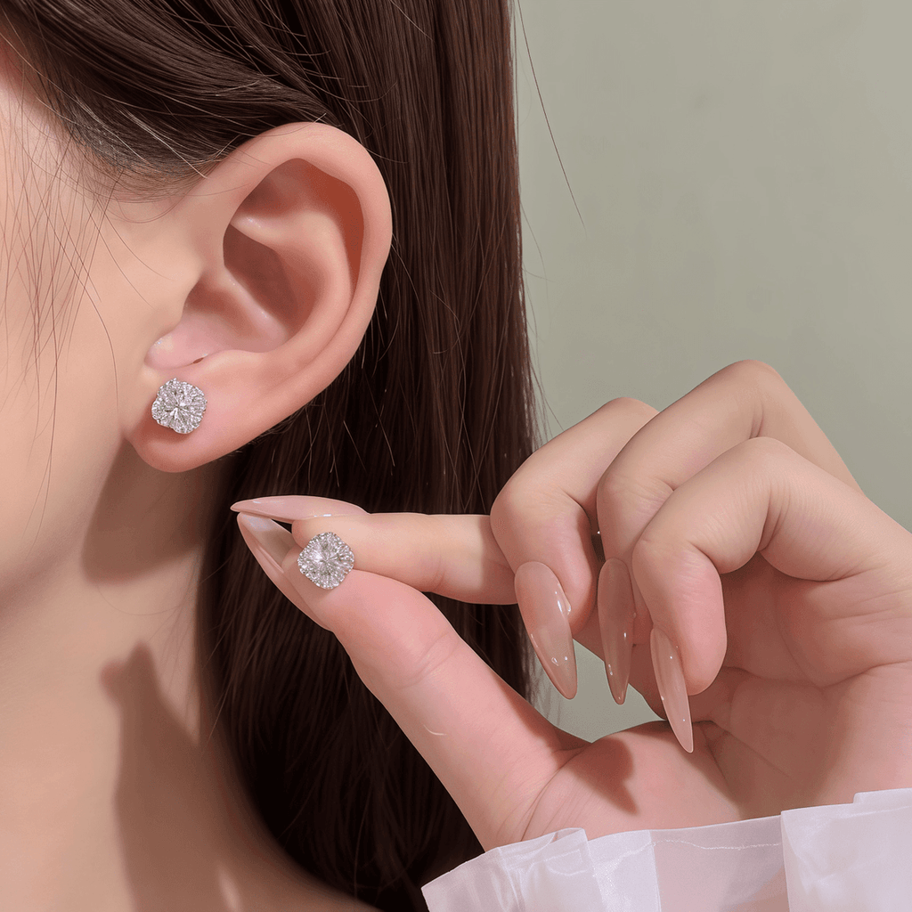 Lucky Clover Moissanite Studs - LEONREN Jewelry
