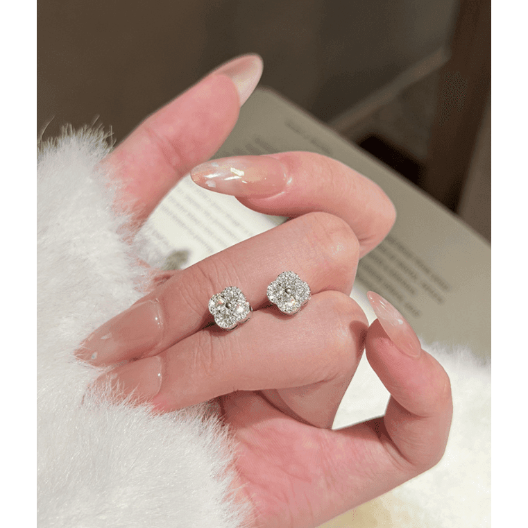 Lucky Clover Moissanite Studs - LEONREN Jewelry